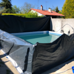 Accessoires et Produits d'Entretien : Astuces et Solutions pour une Piscine Impeccable Carvin